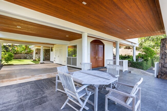 Building Photo - Enjoy Cool Breezes And Dazzling Views Of The Ocean Below At This Private, 4 Bedroom, 3.5 Bath Lan...