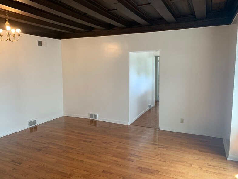 Building Photo - 1167 Wightman St