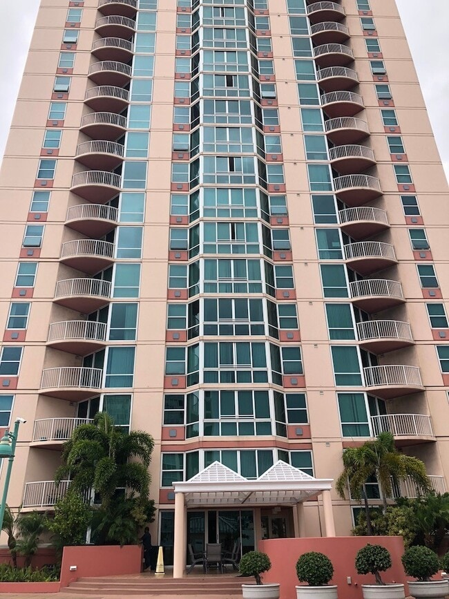 Building Photo - One Archer Lane! 2/2/2 - Incredible Views!