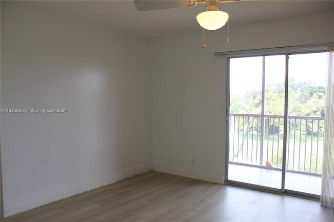 Building Photo - 400 SW 134th Way