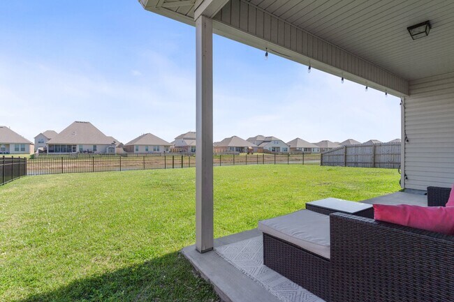 Backyard - 388 Lakeshore Vlg E