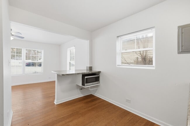 Building Photo - 426 Alpine Dr