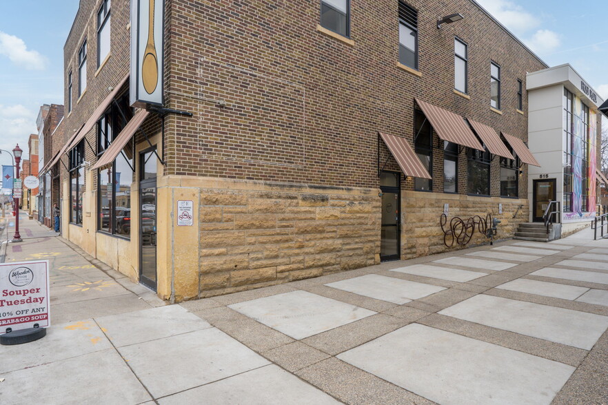 Patio - 513 N Riverfront Dr