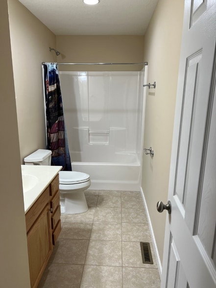 Building Photo - 3980 Howard Gap Rd