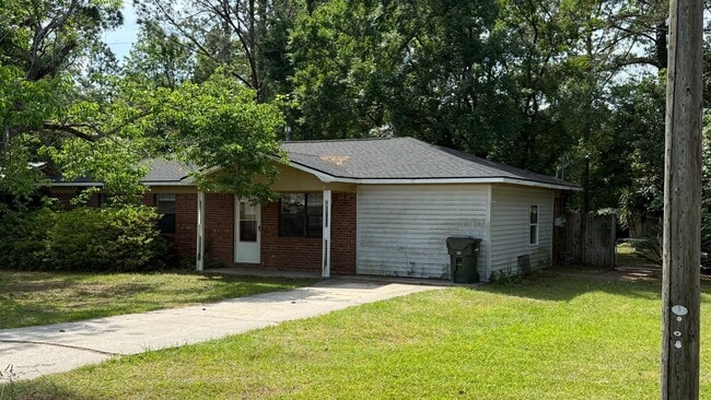 Building Photo - RATE DROP ALERT! (was $1725/month)
