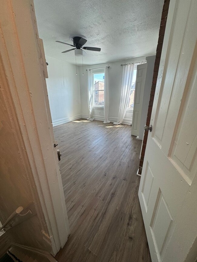 Building Photo - Spacious 3 bedroom, 2 bath home in Sharpsburg