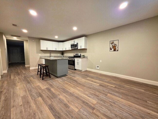 Building Photo - 3913 Chenault St