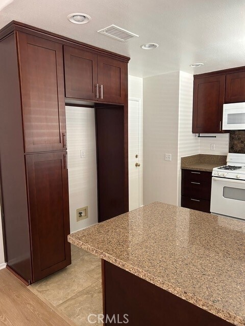 Building Photo - 31 Paseo Primero