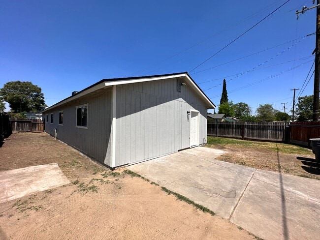 Building Photo - APPLY FOR THIS LOVELY HOME NOW!