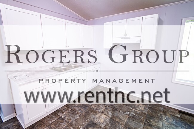 Building Photo - 649 N Main St