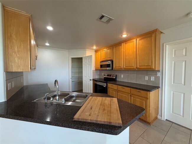 Building Photo - 3209 MacArthur Ave