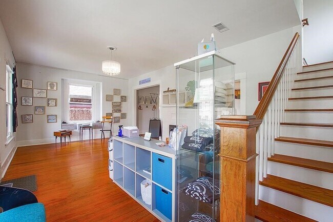 Building Photo - 108 W 10th 1/2 St