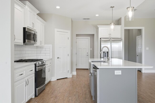 Building Photo - 6609 Desert Willow Tr
