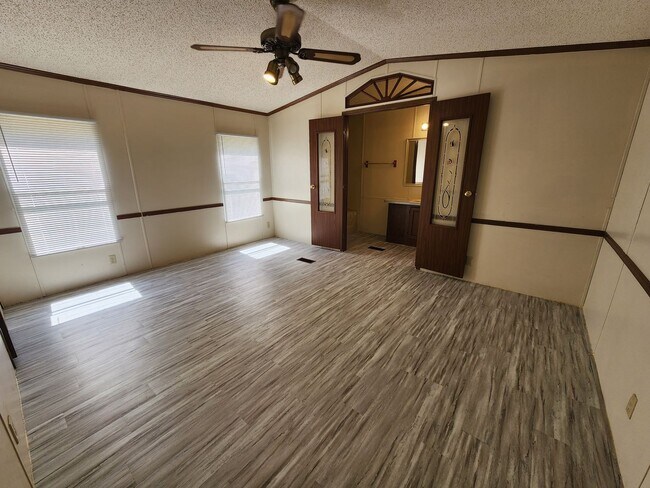 Building Photo - 33 Wilma Ln