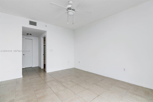 Building Photo - 2000 N Bayshore Dr