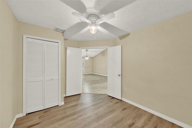 Building Photo - 5340 Old Oak Tree Dr