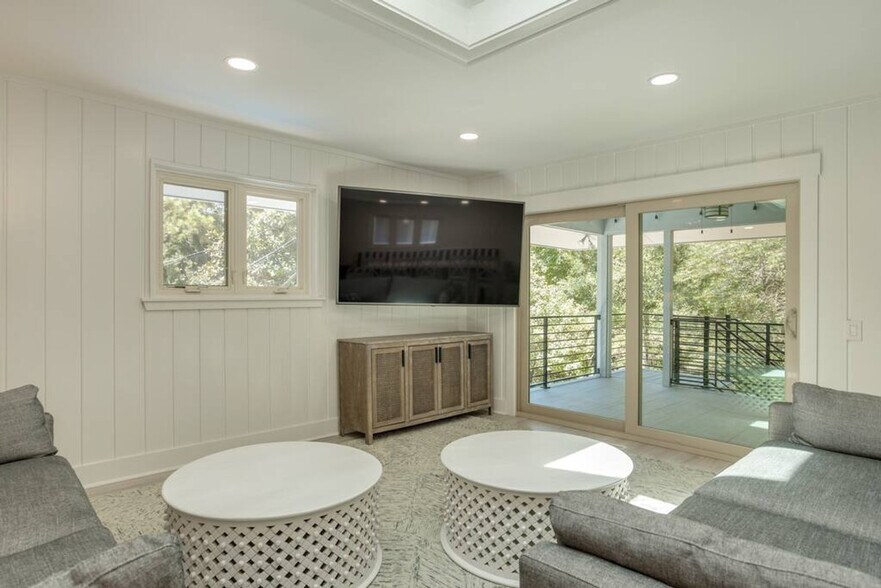 Building Photo - 1 Laurel Ln