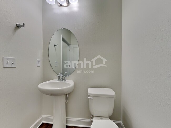 Building Photo - 390 Banyan Frst Dr