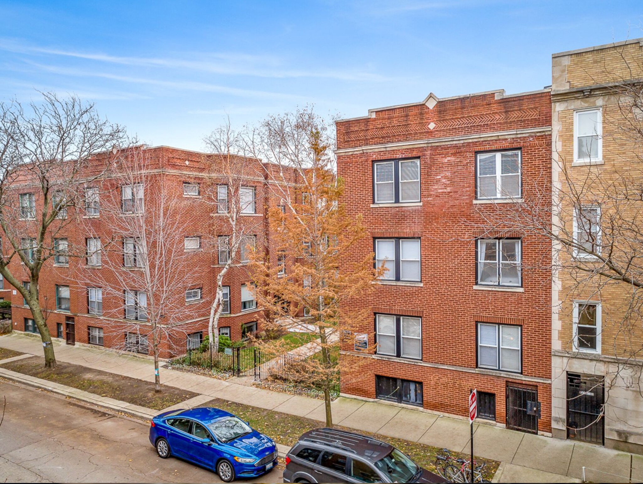 Building Photo - 856 W Newport Ave