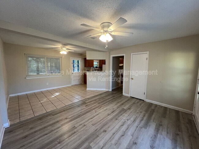 Building Photo - 303 Newcastle Dr