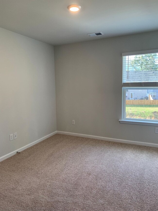 Building Photo - 235 Spencer Cir