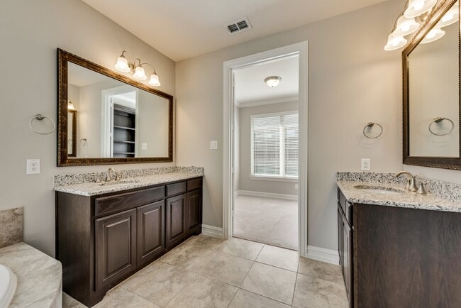 Building Photo - "Stunning 3-Bedroom Home in the Highlands at Trophy Club!"