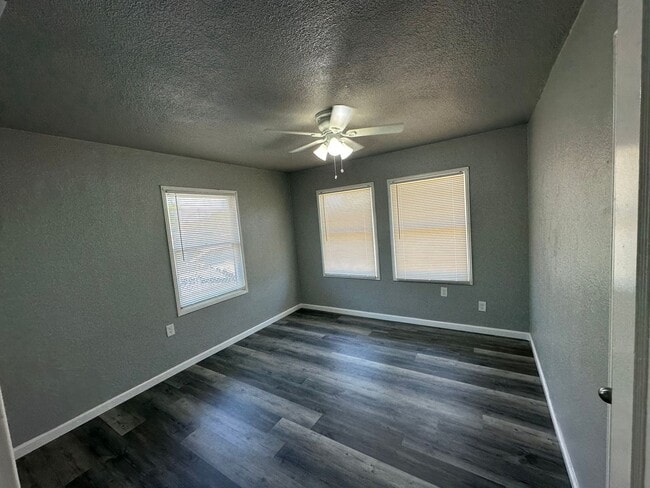 Building Photo - APPLY FOR THIS BEAUTIFUL HOME TODAY!