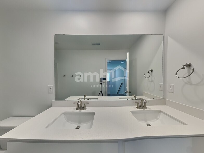 Building Photo - 1140 Livengood Wy