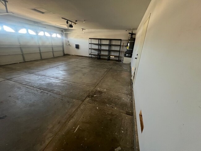 Building Photo - Spacious 4-Bedroom Home in Desirable Apple Valley Neighborhood