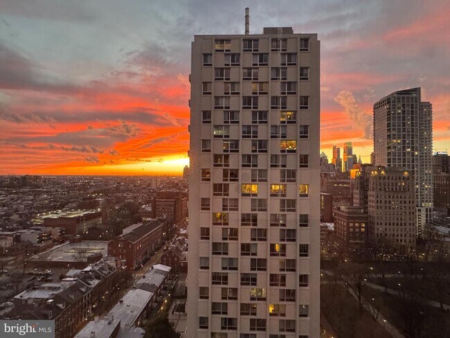 Building Photo - 241 S 6th St