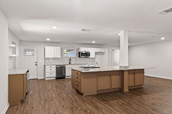 Building Photo - 192 Oriole Dr