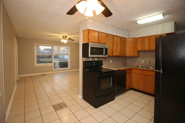 Building Photo - Adorable 3-brm brick ranch with lots of na...