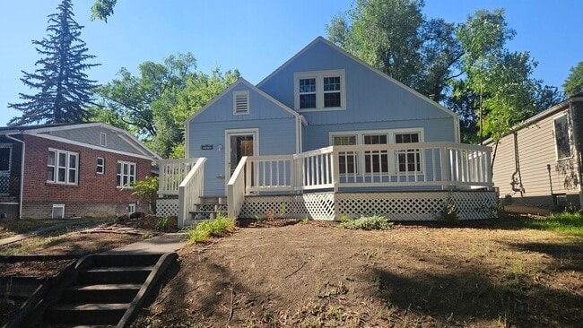 Building Photo - Cute and Cozy Old Town Home