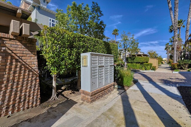 Building Photo - 2 Bed | 2 Bath | 1,293 Sq Ft