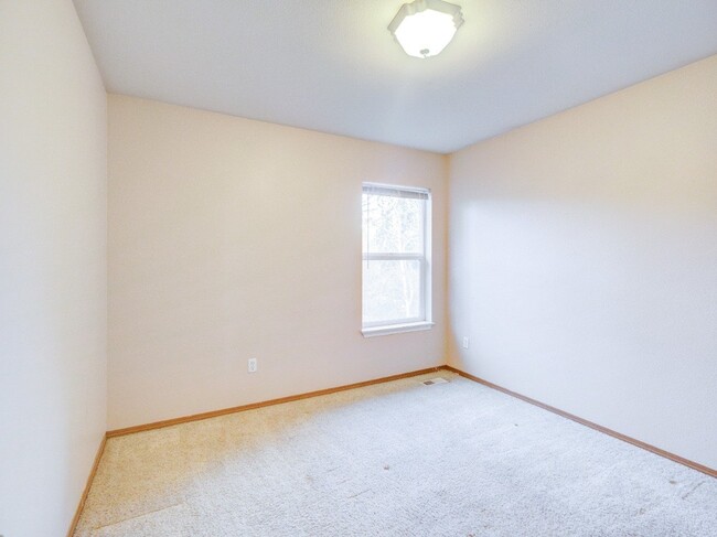 Building Photo - 1011 117th Streetcourt E