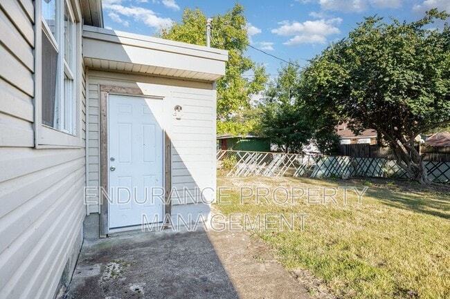 Building Photo - 359 Castlewood Ave