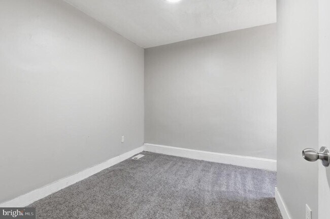 Building Photo - 3906 N Delhi St