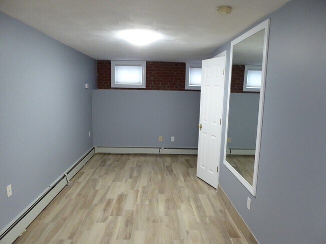 Building Photo - 56 Baxter St