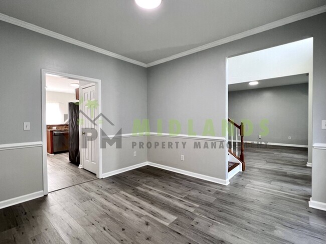 Building Photo - 523 Whitewater Dr