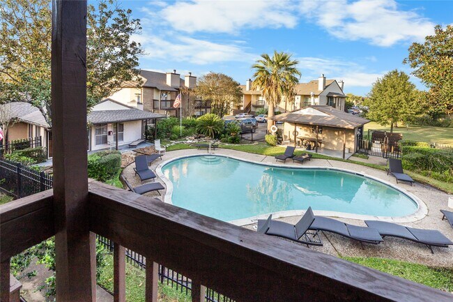 Primary Photo - 1500 Bay Area Blvd