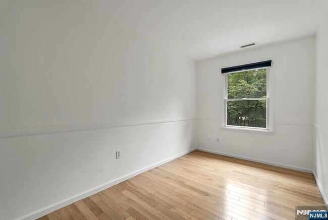Building Photo - 13 Briarwood Ct