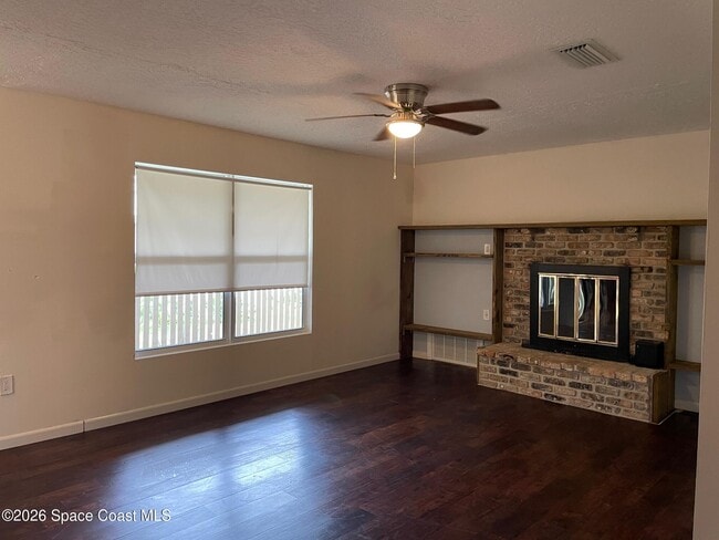 Building Photo - 2235 Macedo Rd NE