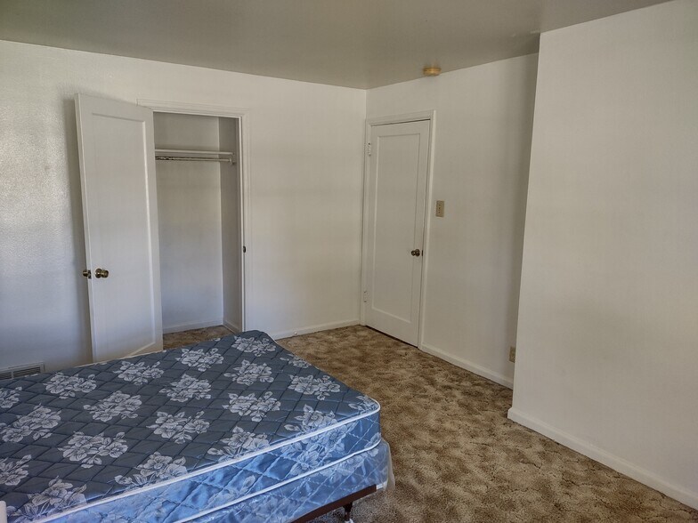Building Photo - 815 W 300 S