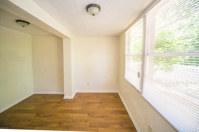 Building Photo - 1521 Yukon St