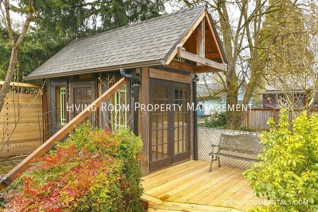 Building Photo - 1927 SE Spokane St