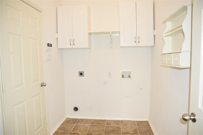 Building Photo - 4512 Sunmeadow Ln