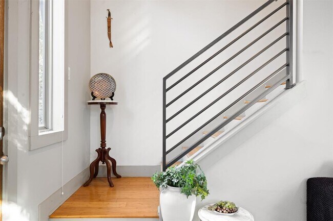 Building Photo - 5007 Delores Ave