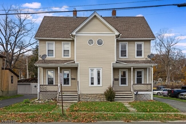 Primary Photo - 8 Woodside Ave