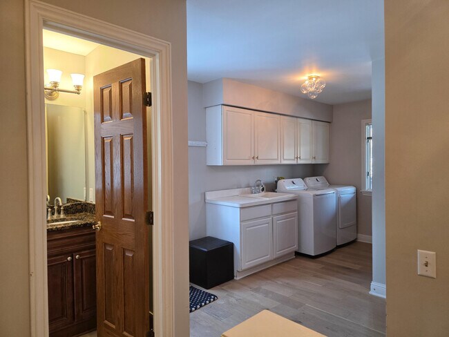 Building Photo - 3427 E Dobson Pl