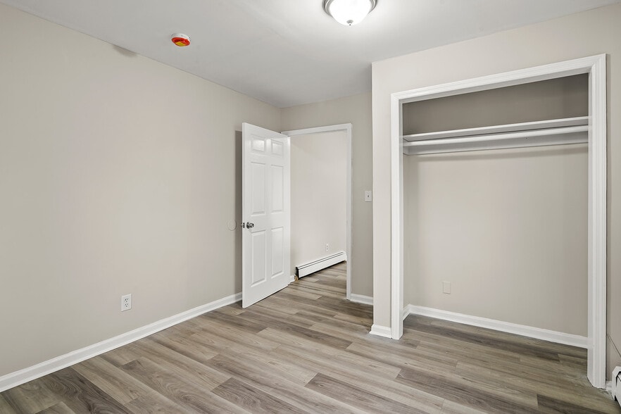 Building Photo - 390 S 19th St